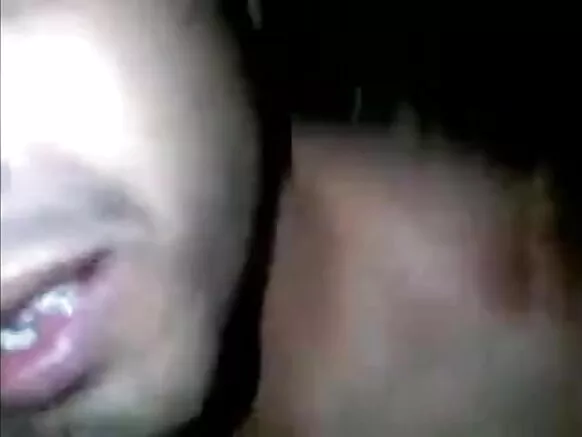हॉट भारतीय आंटी तिच्या प्रमुखाच्या मुलाला हुशारीने चोदते