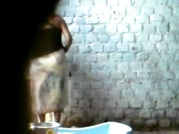 idiot boy movie bhojpuri sexy म्हातारी बहीण मूर्ख अंघोळ करत आहे