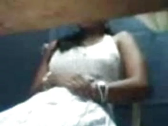 सायबर कॅफे मध्ये हस्तमैथुन करणारी भारतीय मुलगी sexy movie hd cybercafe