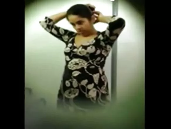 देसी कतरिना कैफ सेक्सी फिल्म भारतीय भाभीला मेव्हण्याने लॉकच्या डोळ्याने पकडले