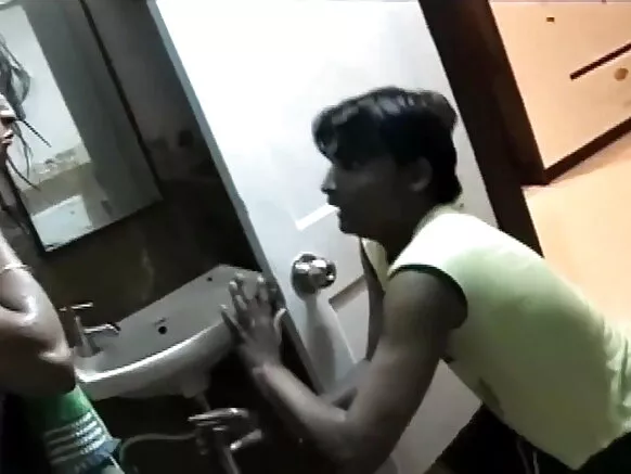 सेक्सी सेक्सी आंघोळीची पिल्ले शॉवरवर हेरली सेक्सी हिंदी चित्रपट शो