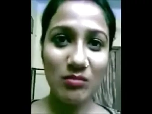 कॅमेऱ्यासाठी मोठ्या टिटेड भारतीय मुलीच्या पट्ट्या - होममेड इंडिया