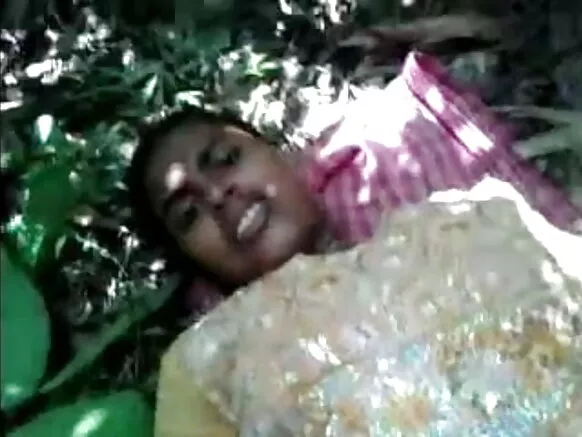 देसी- कुत्रा चित्रपट भाग 2 सह जंगलात सुंदर बस्टी मुलगी fucked