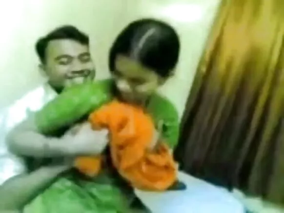 भारतीय हार्ड किशोर किशोर मादक मादक स्तन दाब