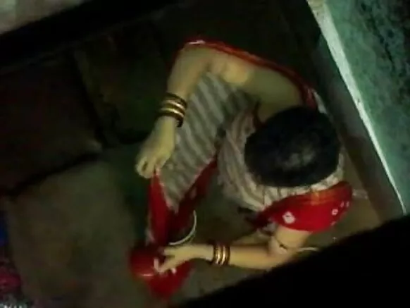 शेजारी आंटी आंघोळ करताना सेक्सी फोटो मूव्ही व्हिडिओ 2 बाथरूममध्ये