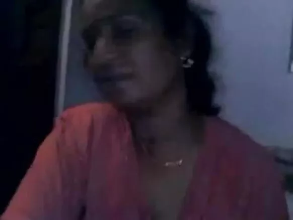 बुद्धिमान दक्षिण भारतीय तमिळ आंटी ब्लोजॉब, सॉफ्ट इंग्लिश, सेक्सी, ओपन मूव्ही, एक्सपोज्ड टिट्स, इंडियन क्लिप