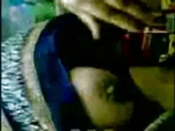 भारतीय आंटी मल्लूचे मोठे स्तन दाखवतात की तिचा बॉयफ्रेंड मार्केटमध्ये कसा आहे XXX सुपर ह्युज एचडी मूव्ही