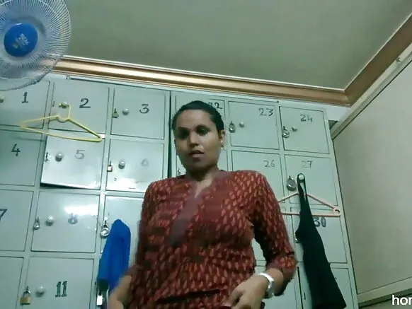 कपडे बदलल्यावर भरत नेना सेक्स लिली नग्न