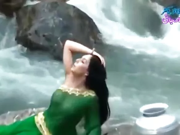 देसी मुलगी सेक्सी मूवी देसी साडी ओले पारदर्शक बुब्स दाखवते..खूप गरम