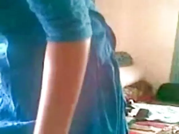 अंघोळ करताना आणि मुलीचे कपडे परिधान करताना कॅप्चर केलेली पंजाबी मुलीची सेक्सी आणि घाणेरडी प्रतिमा