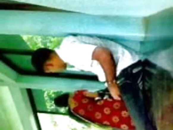 मुस्लिम बांगलादेशी Farzana गुप्तपणे तिच्या प्रियकर fucks