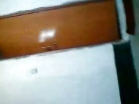 देसी इंडीओ नोविओ युनिव्हर्सिटी कपल सेक्सि मूवी पाहत आहे