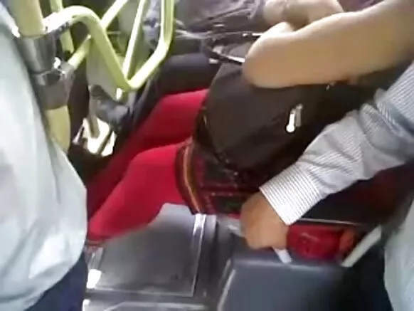 देसी बुब्स प्ले सेक्सी बस हिंदी की बुब्स पण खेळतात