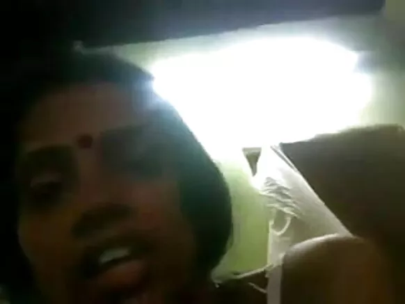 देसी बायको नवऱ्याच्या मित्राला पेंढा देत मोबाईल blowjob आणि सेक्सी व्हिडिओ मूवी