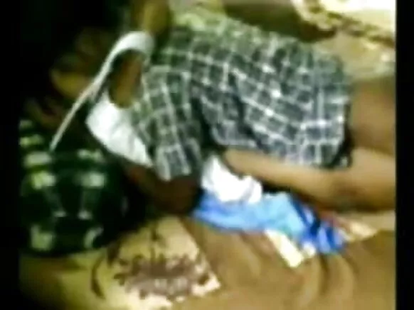 भारतीय सेक्सी मुलीचा तिच्या बॉयफ्रेंडसोबतचा पहिला चित्रपट