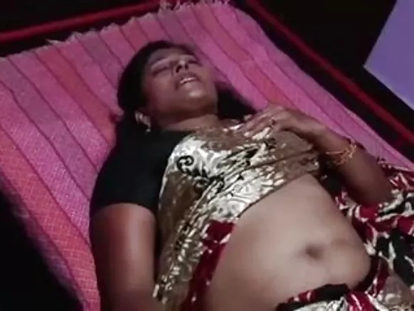 S.Indian Aunty Send Send Sexy Film Hindi Busty मल्लू आंटी तिच्या ड्रायव्हरसोबत मसाज घेते