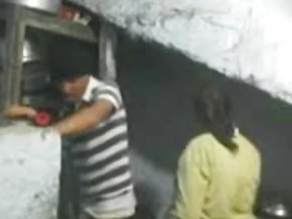 नॉर्थ इंडिया सेक्सी फोटो सेक्सी सेक्सी मुलगा कॅमेरा फिक्स करतो आणि मामीला चोदतो