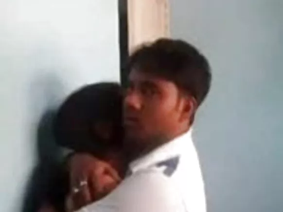 भारतीय मुलीचा सेक्सी मूवी व्हीडिओ पाहून मजा येत आहे