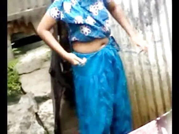 बांग्ला देसी गावातील मुली बाथरूम गाव घेत आहेत देसी ढाका भोजपुरी शहर सेक्सी फिल्म व्हिडिओ (4)