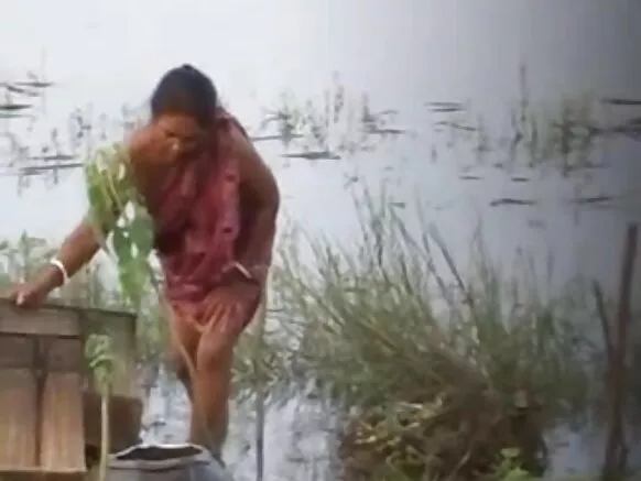 आंटी ब्लाउजशिवाय बुब्स दाखवत आहे सेक्सी हिंदी मूवी बुब्स दाखवत आहे 2
