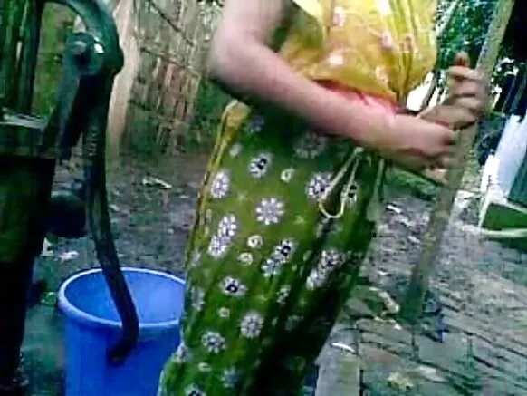 बांग्ला देसी निर्लज्ज चुलत बहीण नूपुर अगं आंघोळ करताना देसी बांगला बाहेरची हिंदी सेक्सी फिल्म