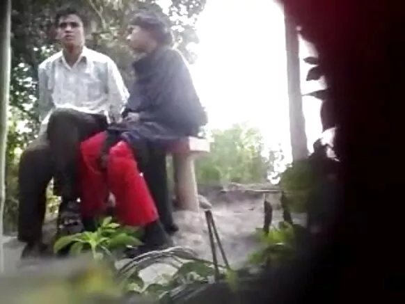 सेक्सी व्हिडिओमध्ये भारतीय पार्कमध्ये स्कँडल शो