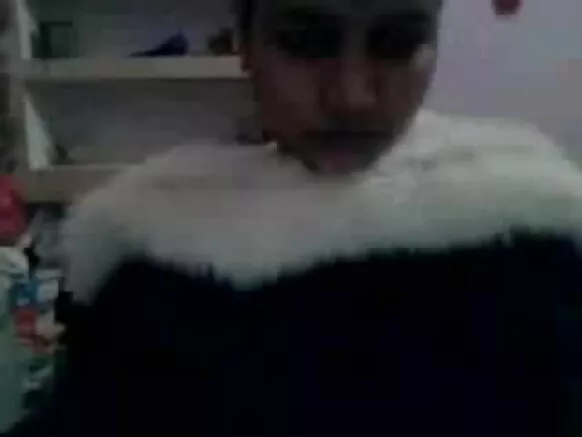 हॉट इंडियन बस्टी नेना वेबकॅमवर तिच्या भव्य स्तनांनी सुरुवात करते
