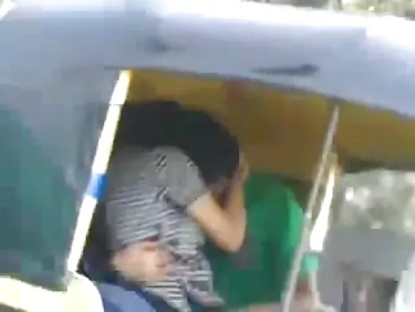 देसी ऑटो रिक्षा चुंबन सेक्सी हिंदी चित्रपट एचडी