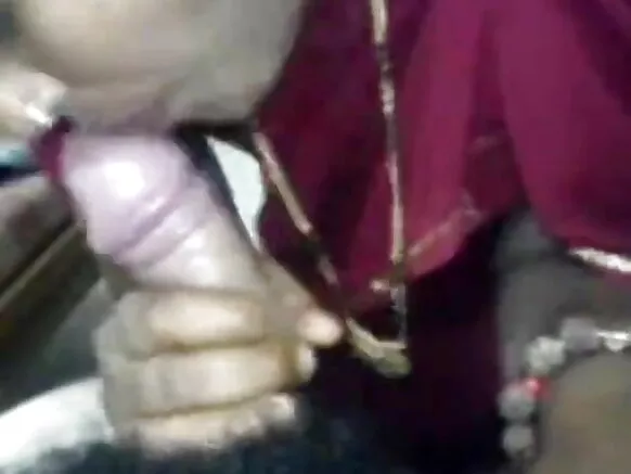 इंडीओ रेड सेक्सी हिंदी चित्रपटातील साडी लाल साडी